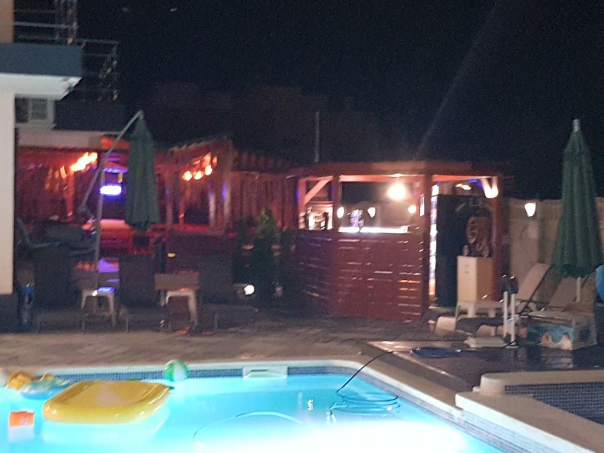 Cool Breeze - Mamaia Nord Hotell Năvodari Exteriör bild